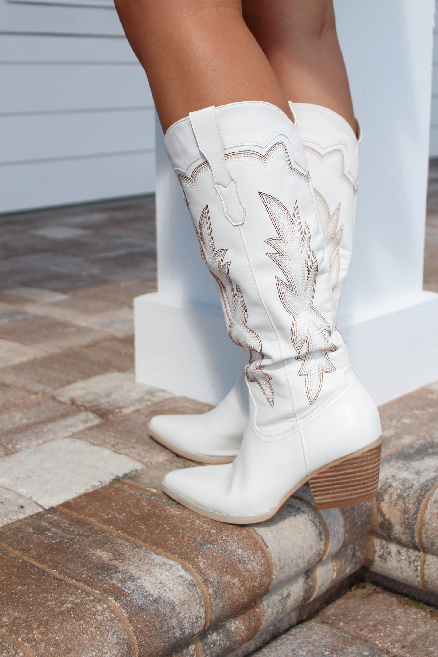 White Sage Embroidered Boots- White/Brown