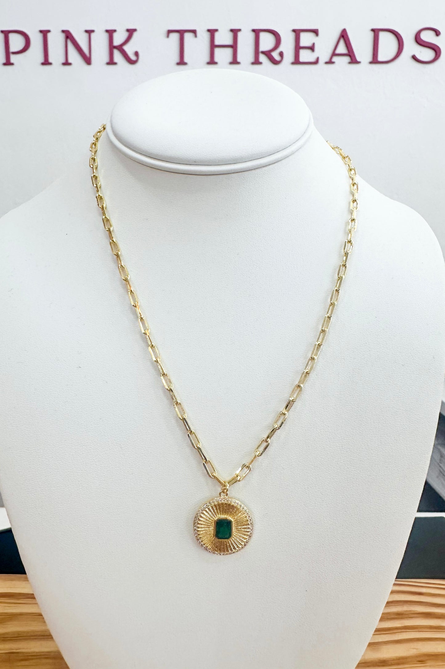 Klassy Rounds Emerald & Chain Necklace- Gold